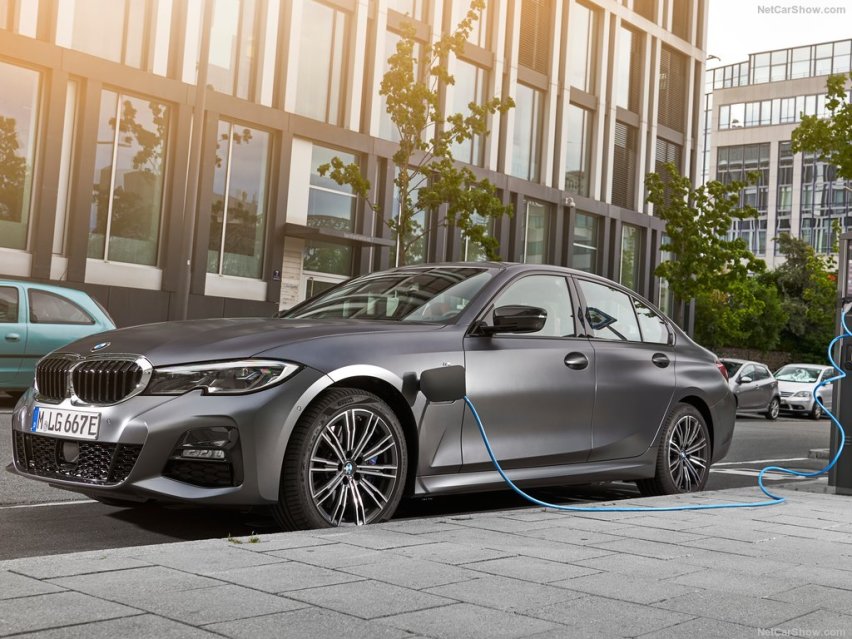 宝马发布黑科技混动型新车330e，原厂5.9秒破百！