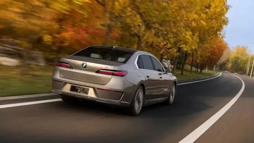 【e汽车】“最强BMW i7”强在哪？只有试了才知道