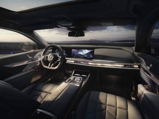  创新纯电动BMW i7 M70L上海全球首发