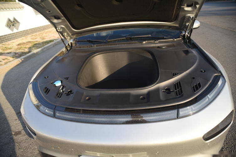 动力续航上能与特斯拉Model 3比肩的车型——小鹏P7