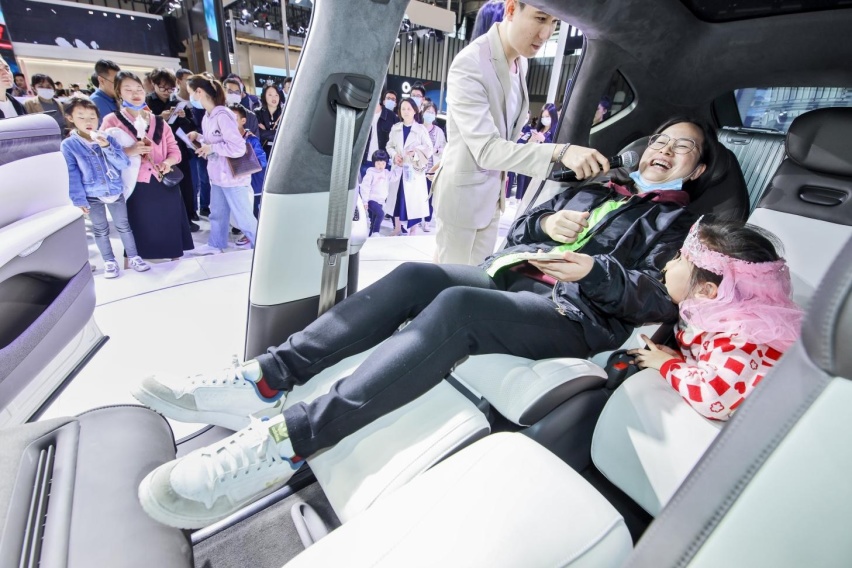 中大型纯电suv，动力强+零重力座椅，卖45万值不值？
