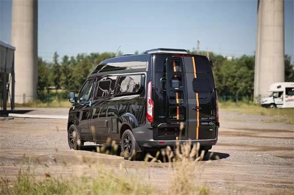 瑞弗启界R500，集商务、居家出行于一身的豪华商务旅居车