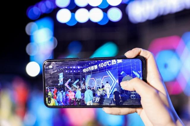 100万信赖 100℃热爱—吉利博越唤醒热爱沙滩音乐节