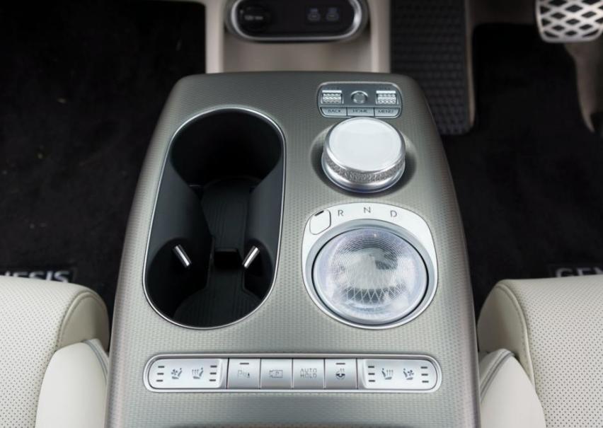 韩系豪华品牌新车，捷尼赛思GV60，前脸设计得有点丑