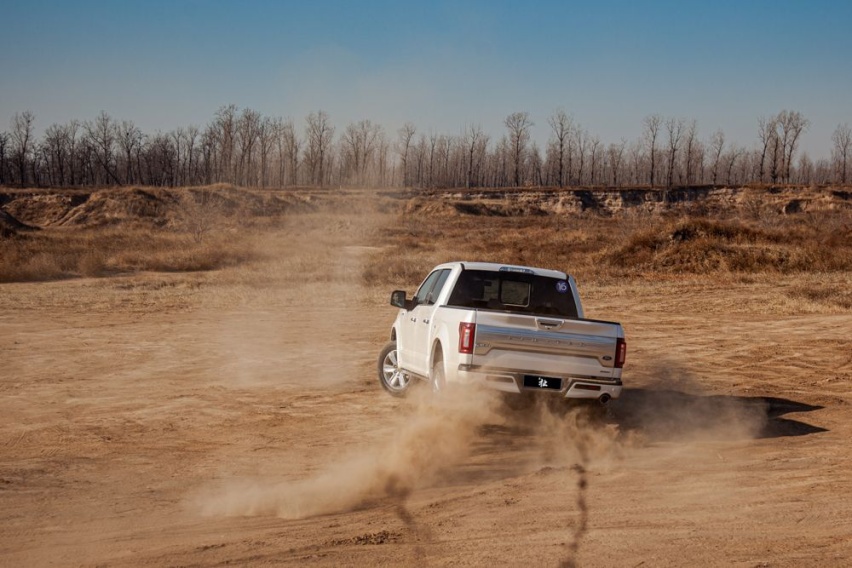 既要舒适又要实用，福特F-150 LTD跨界对比路虎发现