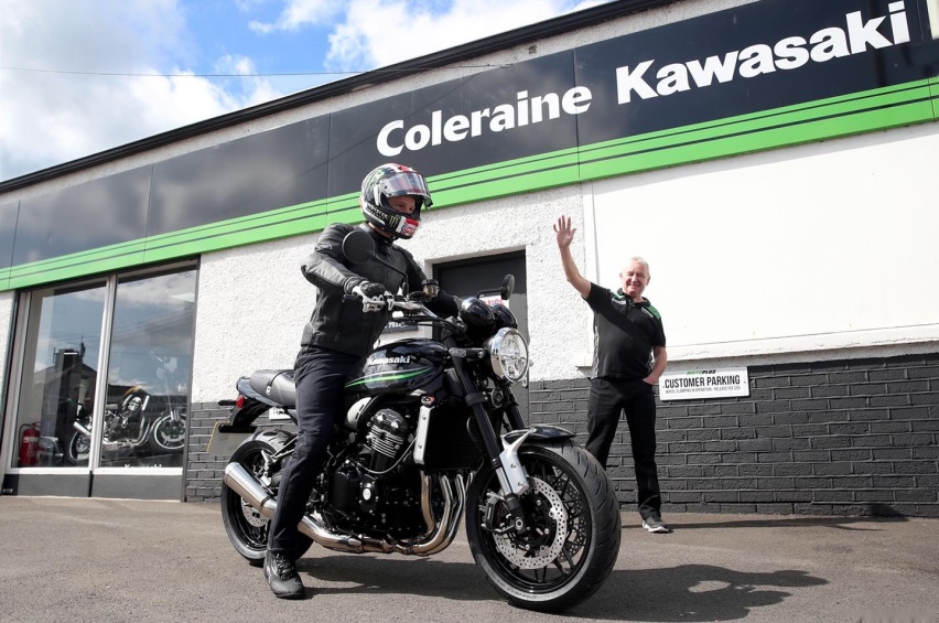 世界冠军的第一台合法上路摩托车，Rea入手川崎Z900RS