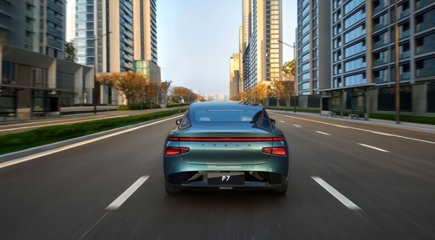 小鹏P7i/G9加入价格战：配备剪刀门的P7i鹏翼版直降5万元