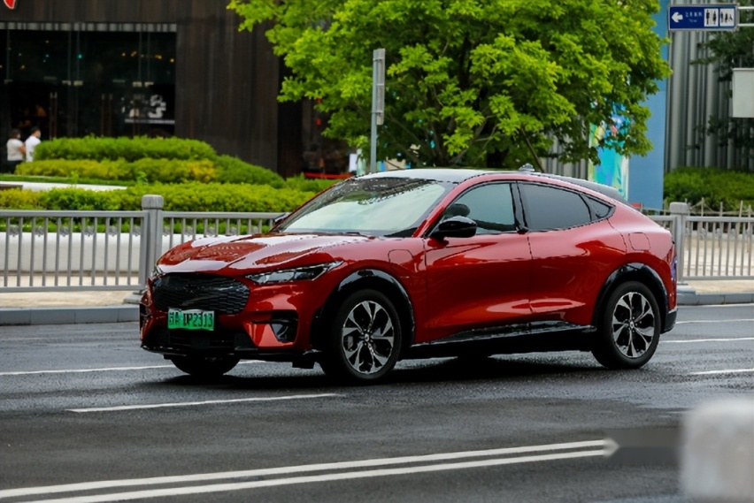 美系范儿，电野马大动力，福特Mustang Mach-E纯电车落地多少
