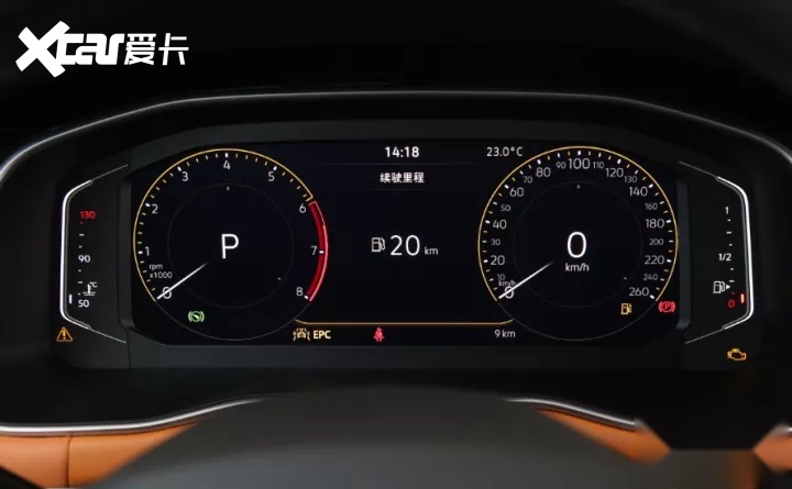 25英寸全液晶仪表盘,主驾驶座椅电动调节,同时轮胎规格由16英寸提升至