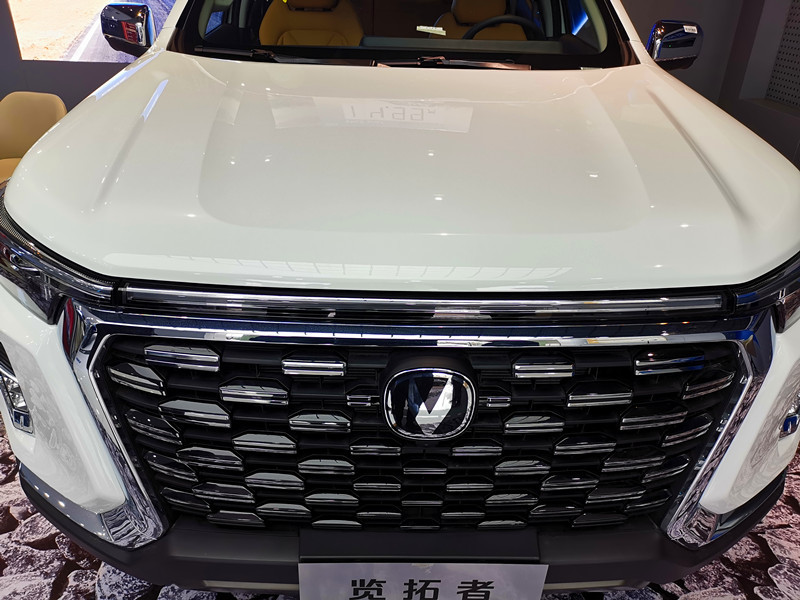 闭眼上车以为坐上了一辆城市SUV，探店长安览拓者被其内饰惊艳到
