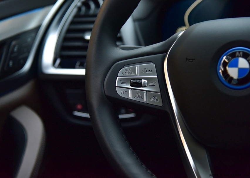干翻特斯拉Model Y？宝马iX3真有这实力？