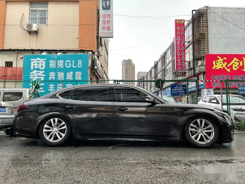 VIP风拉满的英菲尼迪Q70L，一套气动、一套轮毂就够了