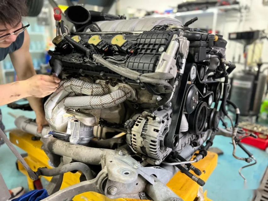 变身成安全车的奔驰AMG C63，这下真是玩出了自己的风格