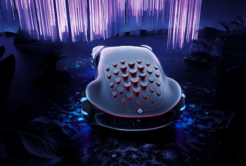 百年车企秀出“EQ”大招，“电”亮三叉星徽的“2039愿景”