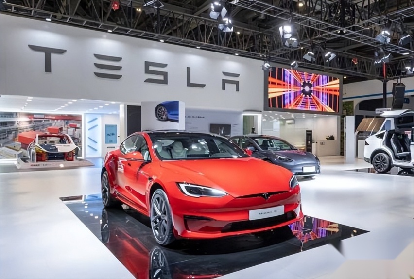 零百加速仅为2.1秒， 特斯拉Model S Plaid性能范儿十足！