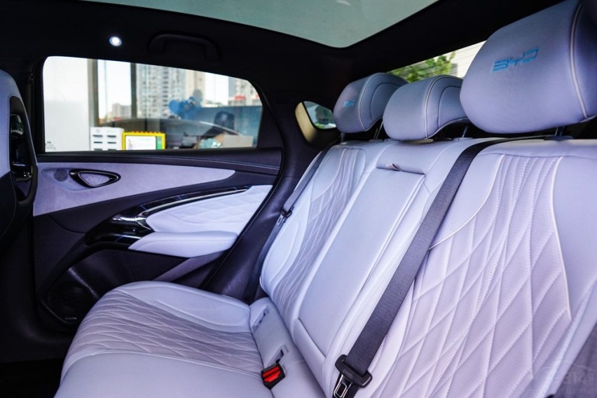 预算25万以上选中型车，小鹏P7i还是比亚迪海豹？