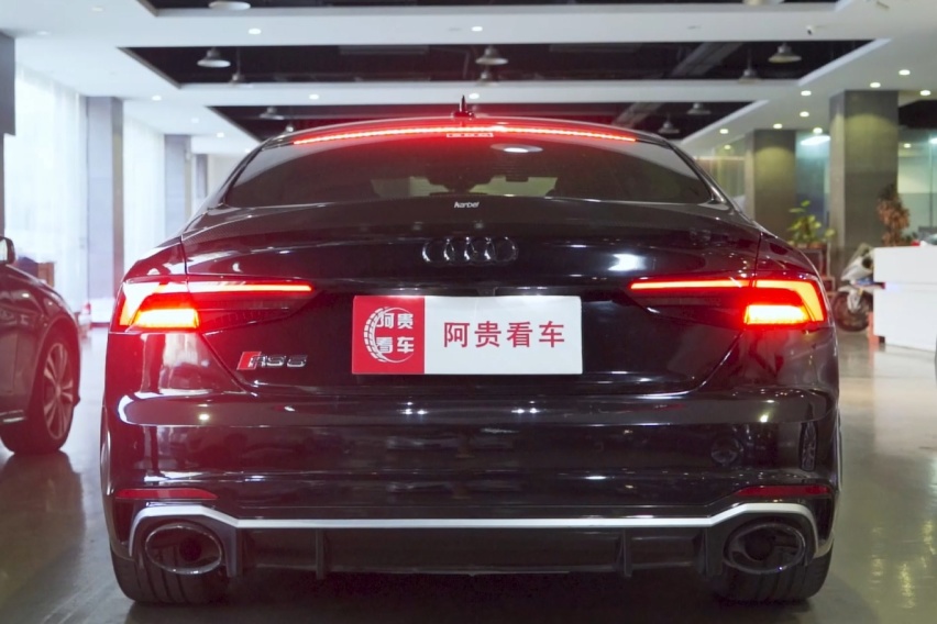 无框车门，性感溜背，奥迪S5是性能轿跑的“颜值天花板”吗？