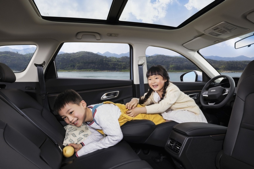 适合暑期自驾游的家用SUV，长安欧尚X7PLUS解锁舒适出行体验