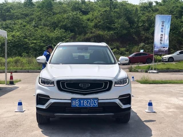 试驾博越PRO:搭载保时捷、路虎同款四驱,性能表现优异