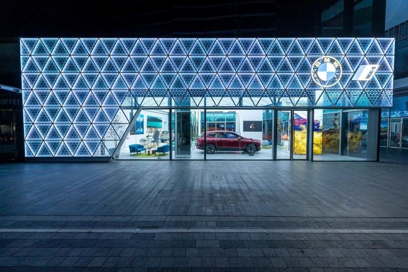 好玩又有料的宝马电动空间！首家BMW i 品牌专属体验店开业