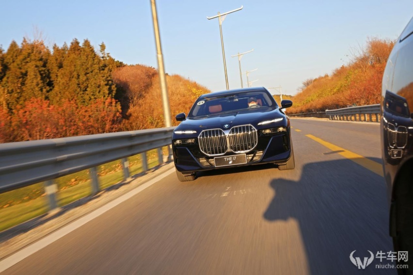 强者的自我颠覆 试驾宝马i7 xDrive60L