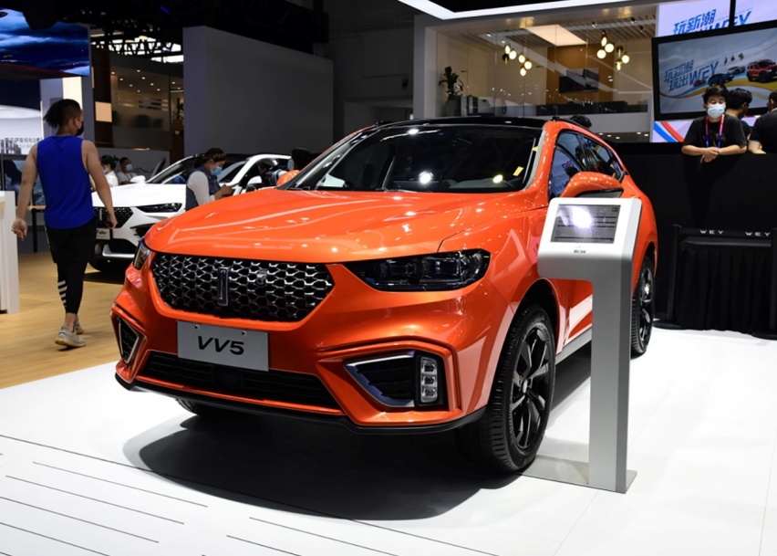 主打橙色的WEY VV5，毫无疑问，目标客户定位为年轻人