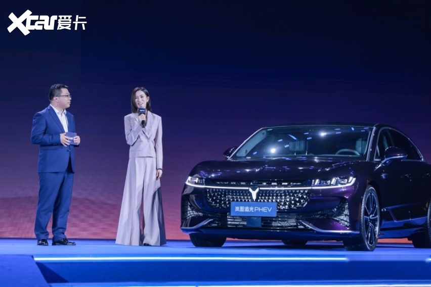 262km超长纯电续航 岚图追光PHEV 25.28万元起