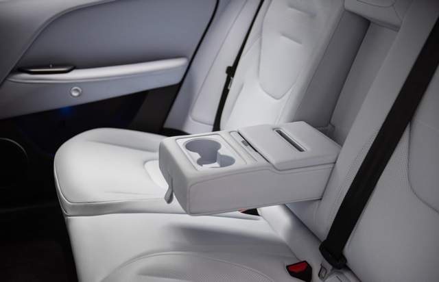660km续航、800V超充，极狐阿尔法T5预售价15.58万元起！