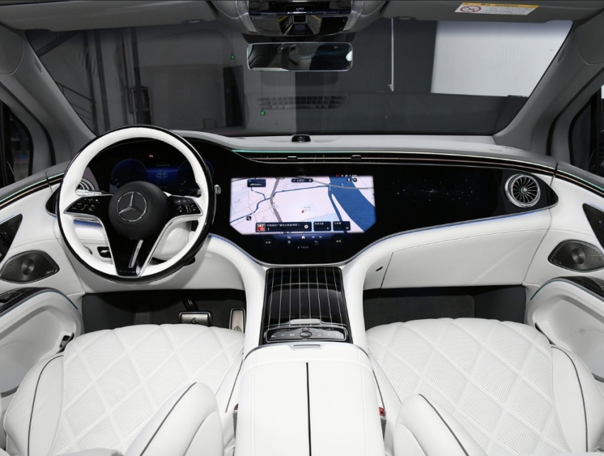 奔驰迈巴赫的SUV，造型高贵，4.4s破百，充电15分钟续航220km
