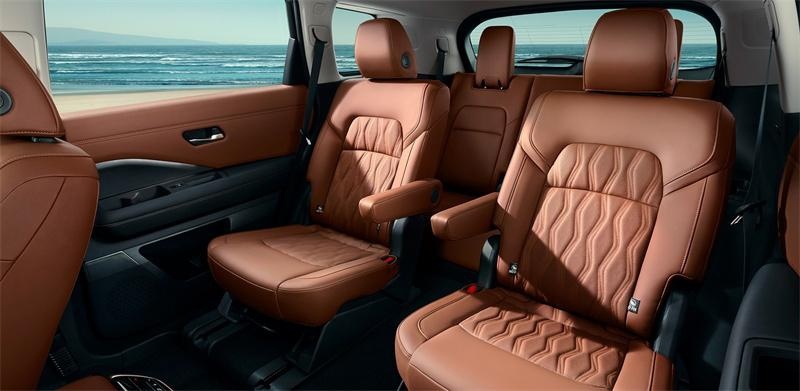 探陆PATHFINDER 6座大家庭旗舰SUV
