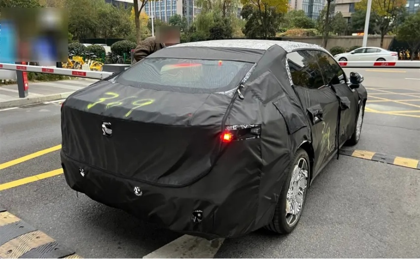 【E汽车】领克07 EM-P路试谍照曝光