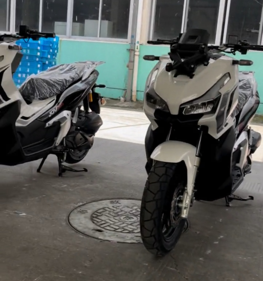 150排量跨界ADV摩托， 水冷动力不怕热衰减，前后碟刹标配ABS