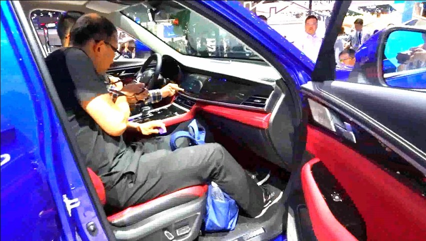 上海车展看长安CS85,网友：看车身像30万的，看轮辋像5万的！