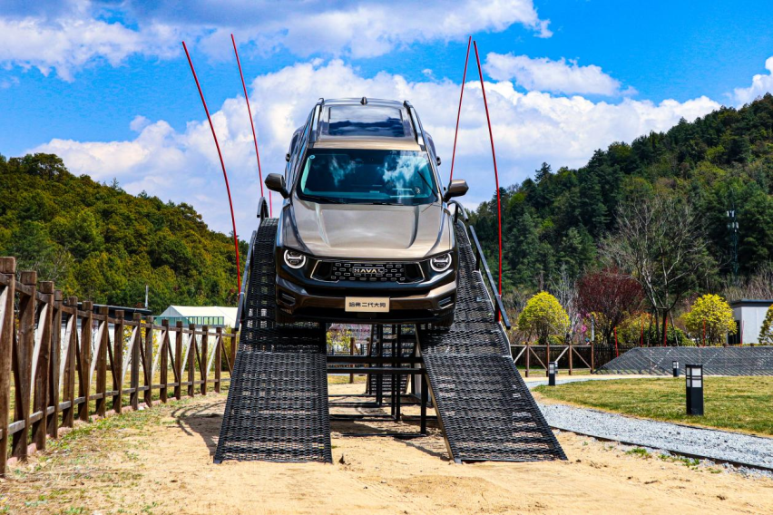 可城可野新选择——哈弗二代大狗巅峰挑战越野场