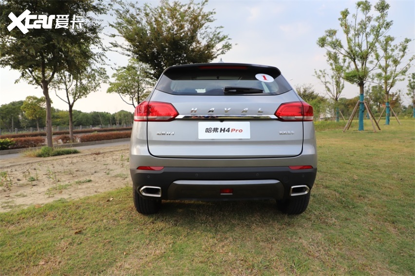 橙色元素勾画运动风帆，哈弗H4 PRO野外实拍