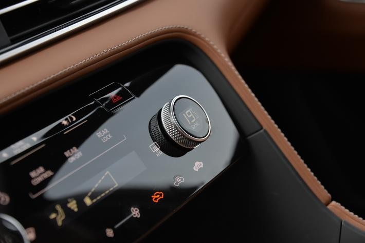 代言人“翻车”,预售“天价”,QX60还能叫板BBA吗?