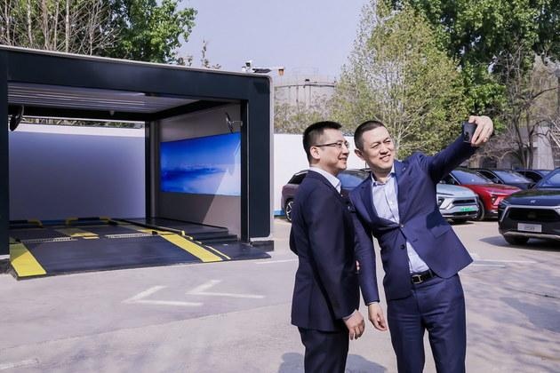 新旧能源补能体系的结合 蔚来把换电站搬进了加油站
