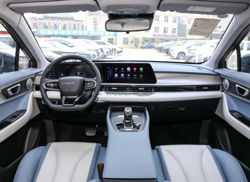 4款车型可选，起售价7.99万，奇瑞欧萌达上市