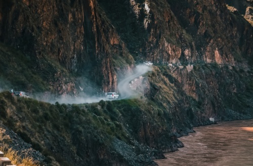 哈弗H9：与9风萧瑟，坐看云中岳