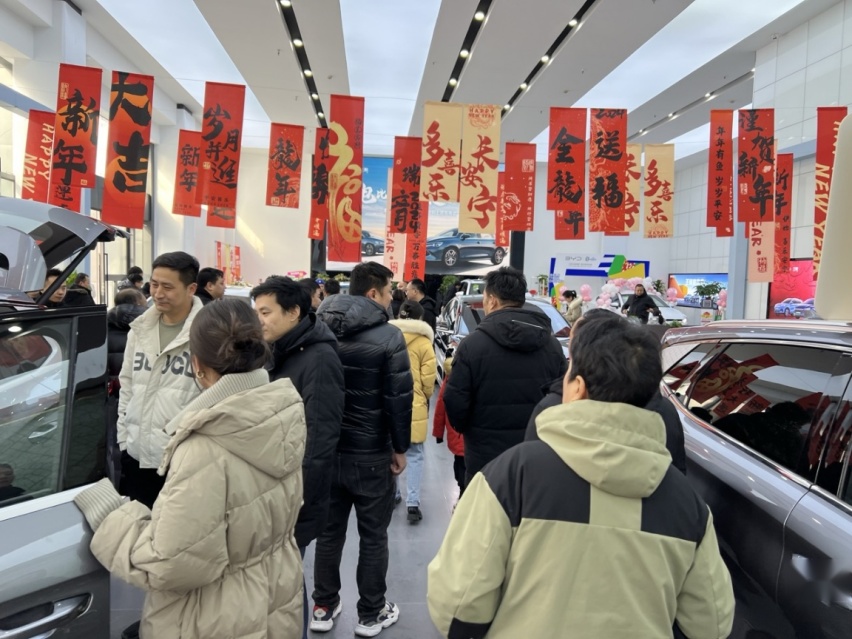 开启“电比油低”时代，7.98万起的秦PLUS荣耀版有多强？
