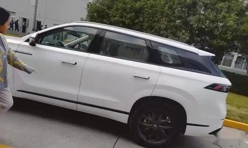 全新旗舰，奇瑞全新中型SUV曝光，要跟比亚迪唐争一争？