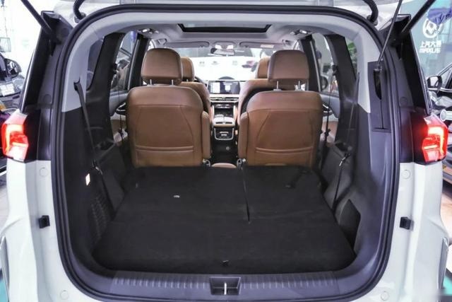 实拍上汽大通MAXUS G50 PLUS：15万级「全家快乐车」