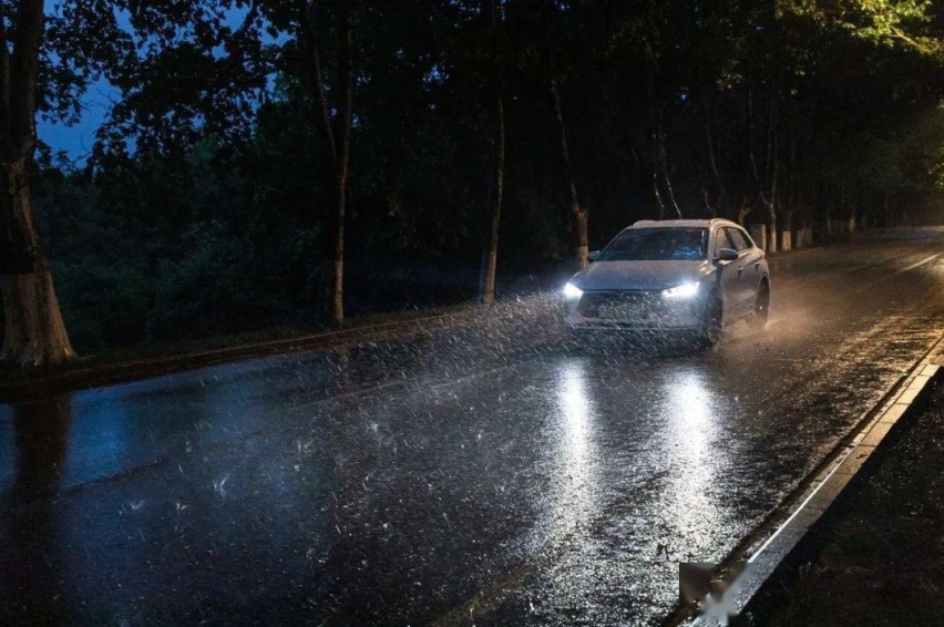 台风暴雨来袭，这些用车事项一定要注意
