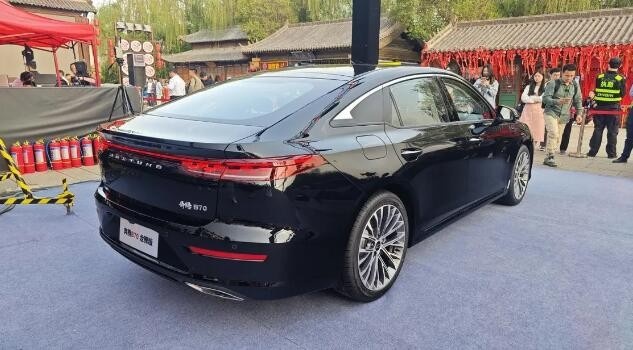 进一步拉低售价门槛 奔腾B70龙腾版值得选吗？