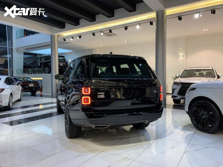 路虎揽胜海外实车 全黑的气场