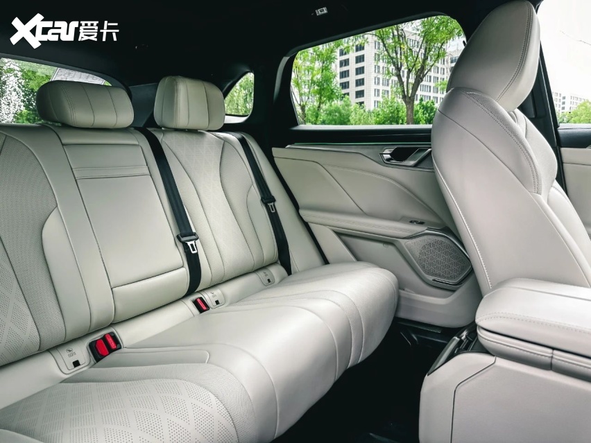 新锐大五座插混SUV，这两款该怎么选择？