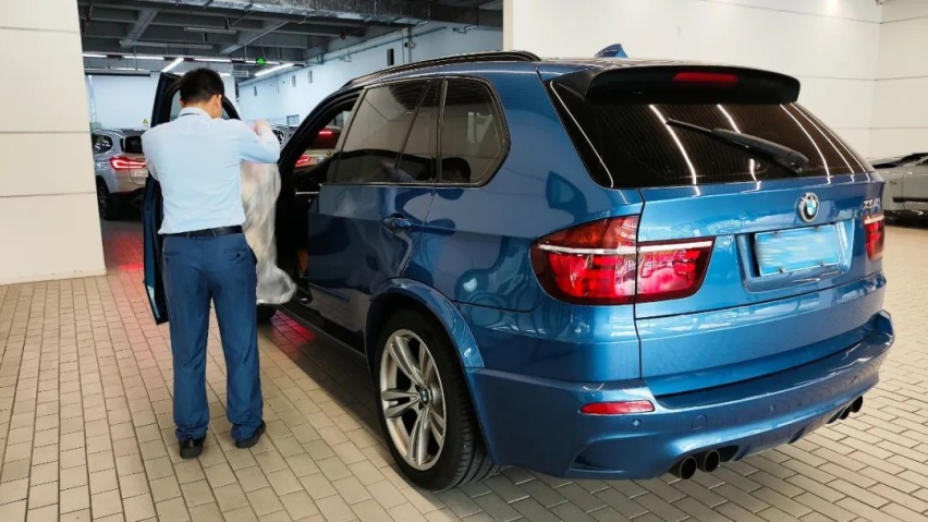 ​V8引擎的二手宝马保养一次要多少钱？答案是0元，因为...