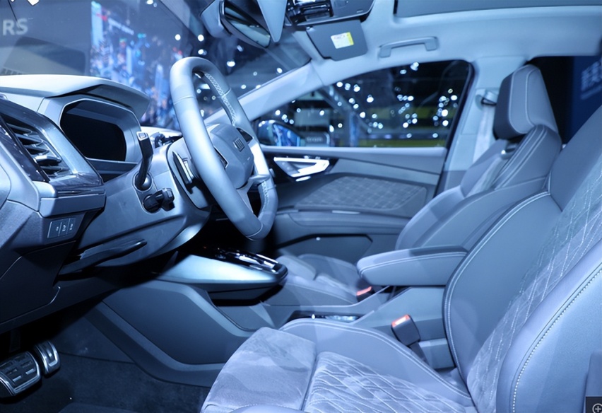 奥迪Q4 e-tron，不加油续航605公里，造型高级，不到30万起