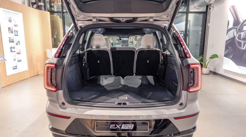 解读沃尔沃EX90纯电SUV，比XC90更坚固，扭矩达910Nm