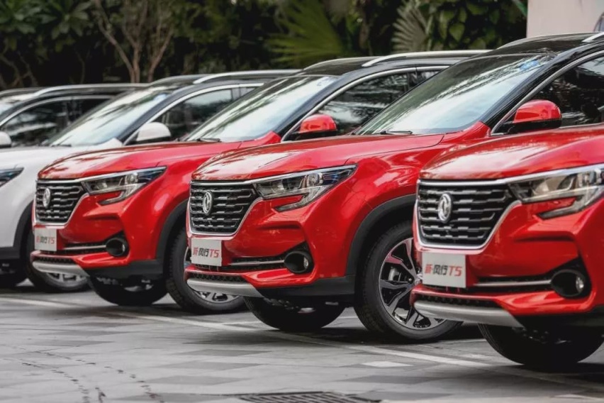 试驾新风行T5 一款宽敞得能练瑜伽加大号SUV